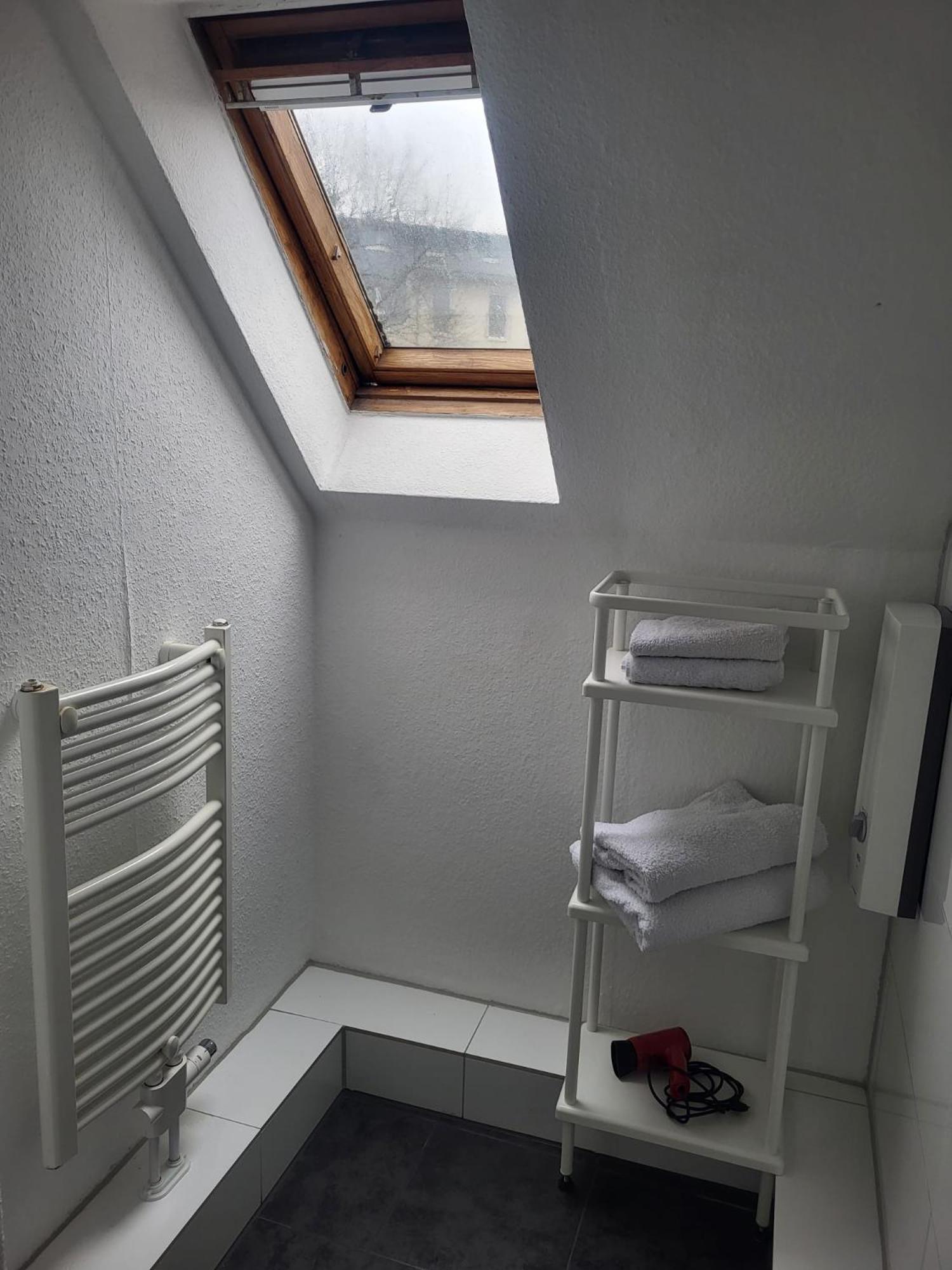 A&V Apartments Gemuetliche Rheinblick Wohnung Apt Daisy Duisburg Buitenkant foto